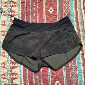 Lululemon Athletica Army Print running shorts size 8